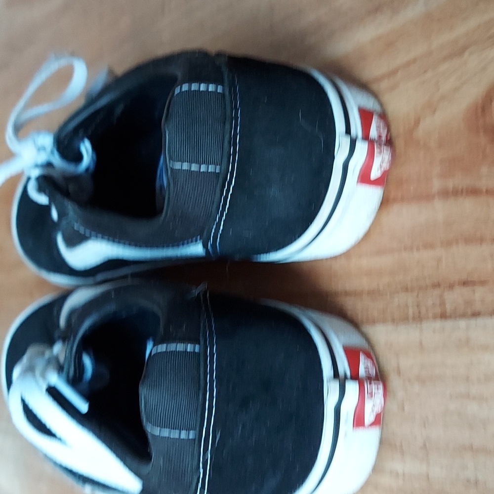 Vans - Picture 3 of 4